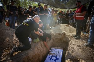 Radio Jai: Las heridas de bala en los cuerpos de los seis rehenes de Gaza sugieren que fueron asesinados por sus captores