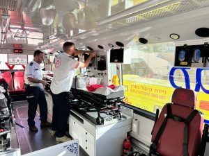 Radio Jai: El autobús de cuidados intensivos del Magen David Adom completa su misión y traslada de forma segura a bebés prematuros