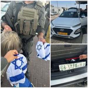 Radio Jai: Guardia Fronteriza arrestó a cinco residentes ilegales que intentaron entrar con cinta de rehenes, kipá y banderas israelíes en su vehículo